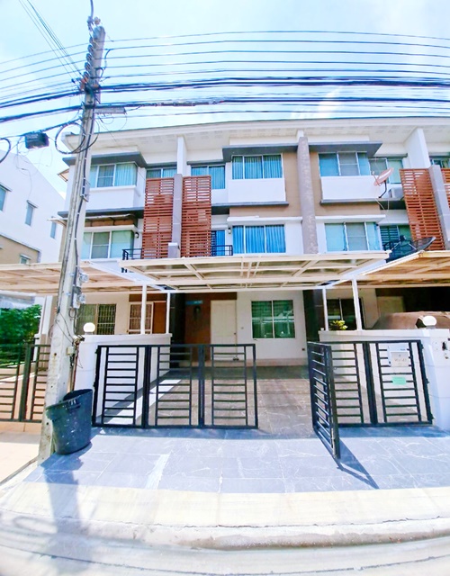 ถ.อ่อนนุช โรบินสัน 1กม.APLลาดกระบัง 1.4กม. ทาวน์โฮม 3 ชั้น 21 ตร.