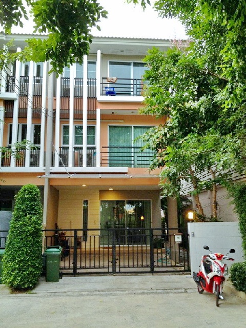 ทาวน์โฮมห้องริม 33ตร. ถ.พระราม 2 ซ.50-56 หลังเซนทรัลพระราม2 500ม.