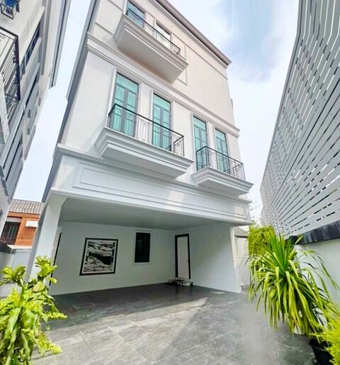 ให้เช่าคฤหาสน์ Pool Villa 3 ชั้น 62 ตร.วา.