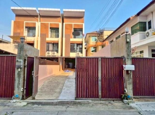 จดบริษัทได้ 300 ตร.ม.BTS อารีย์ 800 ม.ทาวน์โฮม 3 ชั้น พหลโยธิน