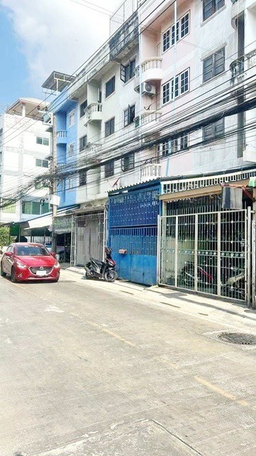 MRT ศรีแบริ่ง 600ม.แจส ศรีนครินทร์ 700ม.ให้เช่าอาคาร 4.5ชั้น ดาด