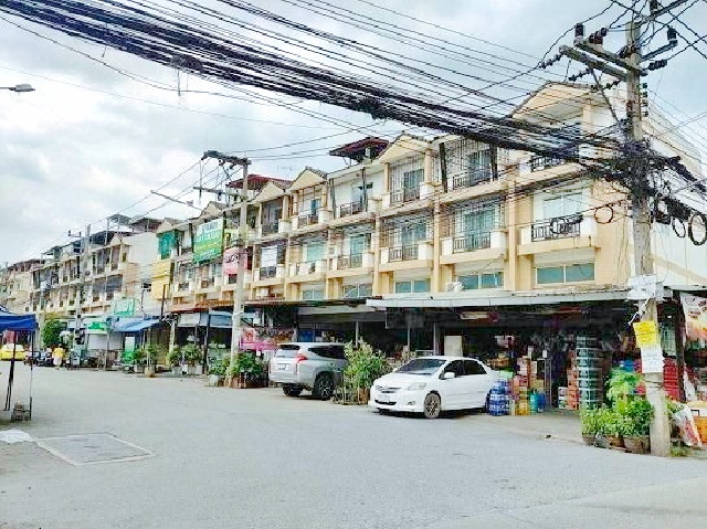 คลอง 7 3.5 กม.ตลาดชัชวาล ให้เช่าอาคารพาณิชย์ 3.5 ชั้น 25ตร.วา.