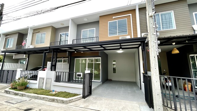 ทาวน์โฮม ใหม่พร้อมอยู่ ใกล้ห้างแฟชั่น เดอะคัลเลอร์ส วงแหวน-รามอิน