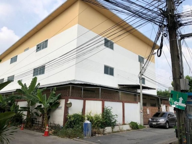 ขายตึกออฟฟิตโกดังลาดปลาเค้า14 ขนาดพื้นที่ 200 ตรว