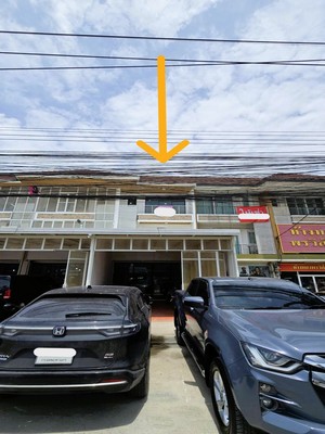 ตึก 3 ชั้น ริมถนน 28 ตร.ว. หน้าหมู่บ้าน ลัดดาวิลล์1 – 2