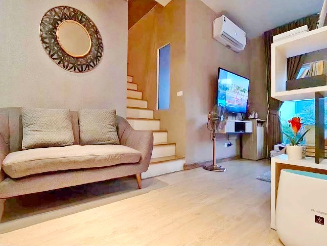 MRT ตลาดมีนบุรี 1.3กม รามอินทรา .ให้เช่า​ทาวน์โฮมหรู 2 ชั้น 18 ตร