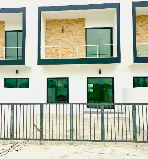 รร.วัดบ้านหีบ 1.8กม. 2ชั้น 25ตร.วา โลตัส นิคมโรจนะอยุธยา 2กม.