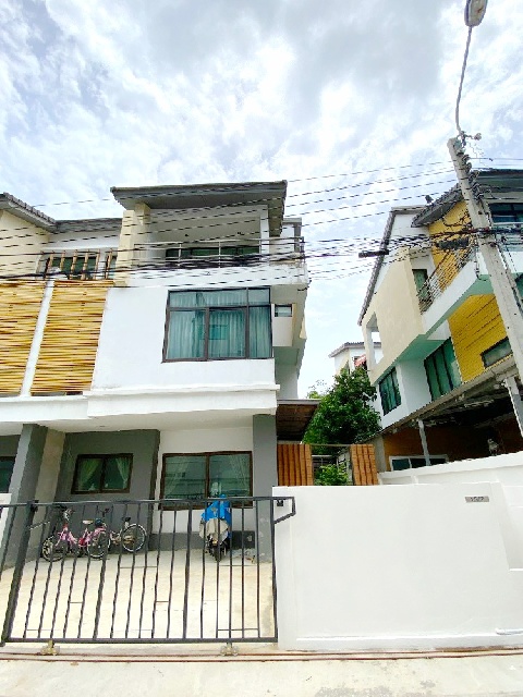 คฤหาสน์หรู แนวตั้งเฟอร์ครบ 3ชั้น MRTบางรักใหญ่ 600ม. เฟอร์ 5แอร์