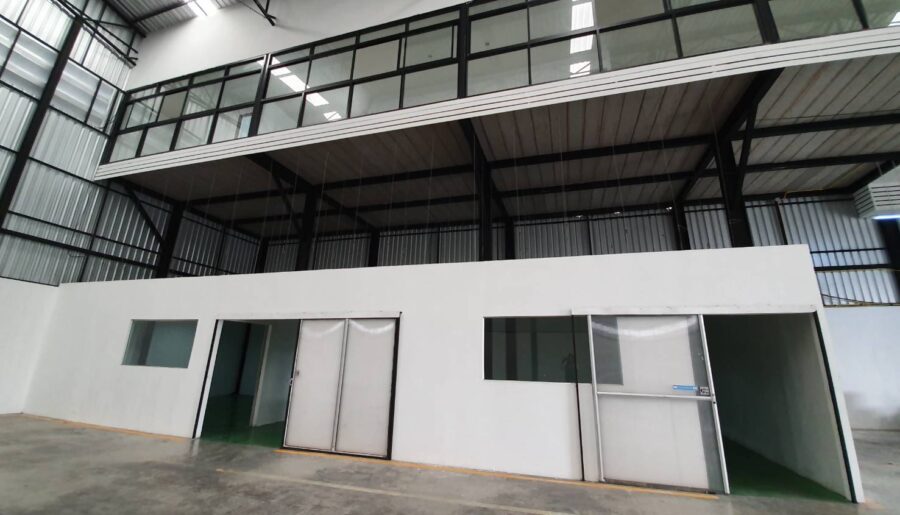 ให้เช่าโกดัง สำนักงาน ขนาด 1,300 ตร.ม. ติดทางด่วน รามอินทรา