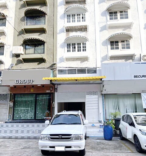 ปากซอย 7-11 50 เมตร MRTลาดพร้าว 101 300 ม.เช่าอาคาร 4ชั้น 20ตร.วา