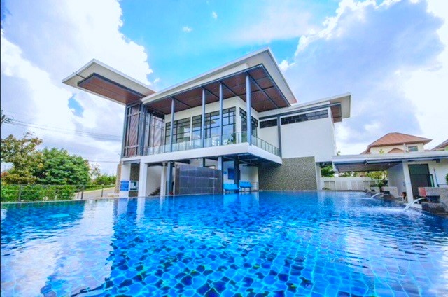 ตรงข้าม เซ็นทรัล เวสต์วิลล์ 10กม 5นอน ให้เช่าคฤหาสน์ 2 ชั้น 68ตร.