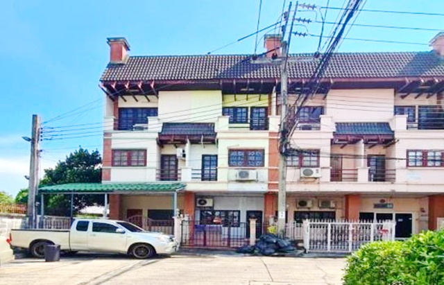 ทาวน์เฮ้าส์ 3 ชั้น นวมินทร์ 131-141 ไทวัสดุ นวมินทร์ 500 ม. 4 นอน