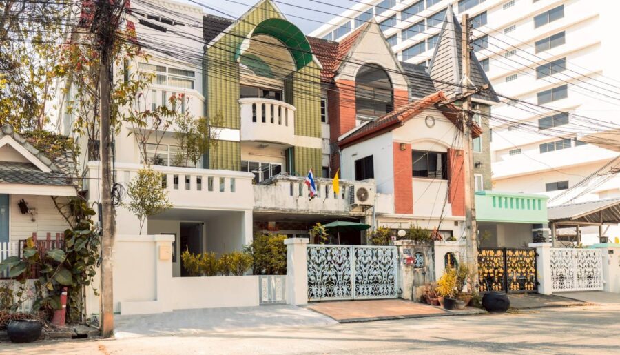 ขายทาวน์เฮ้าส์ 3 ชั้น ใจกลางเมืองเชียงใหม่ ทำเลทอง ใกล้ถนนท่าแพ