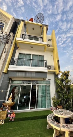 ขาย ทาวน์โฮม 3 ชั้น เคริซทาวน์ มีนบุรี ห้องมุม ใกล้สุวรรณภูมิ