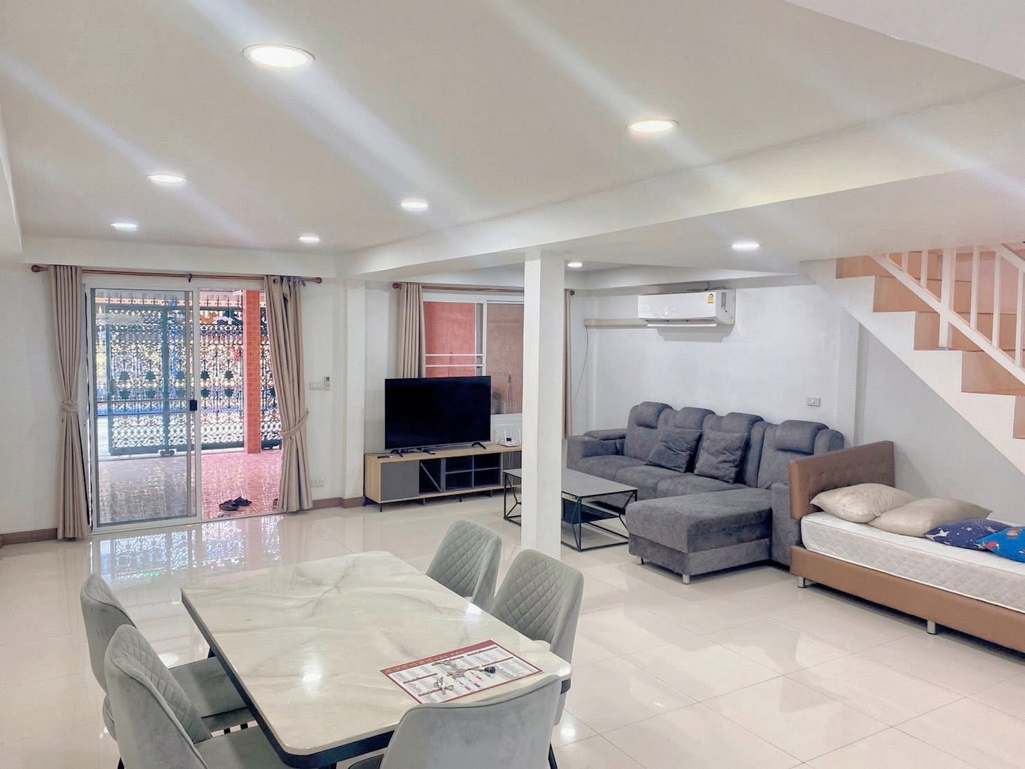 บ้านให้เช่า2ชั้นห้วยขวาง รีโนเวทใหม่ 3ห้อง2ห้องน้ำ