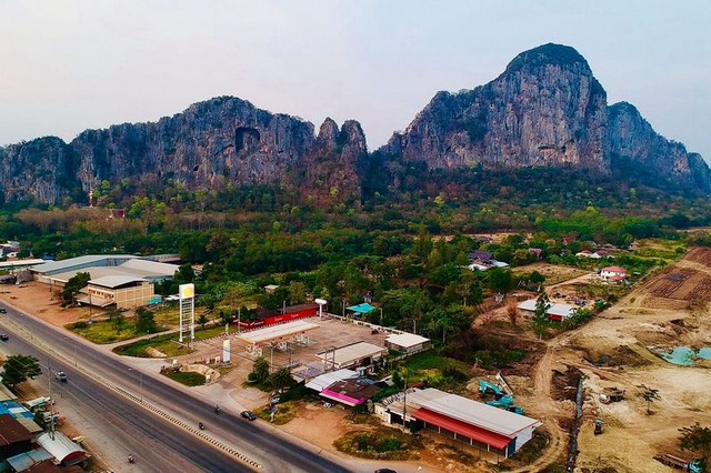 ขายที่ดิน พร้อมกิจการปั้มน้ำมัน เขาฉกรรจ์ ติดถนนสายหลัก 8 เลน สระ