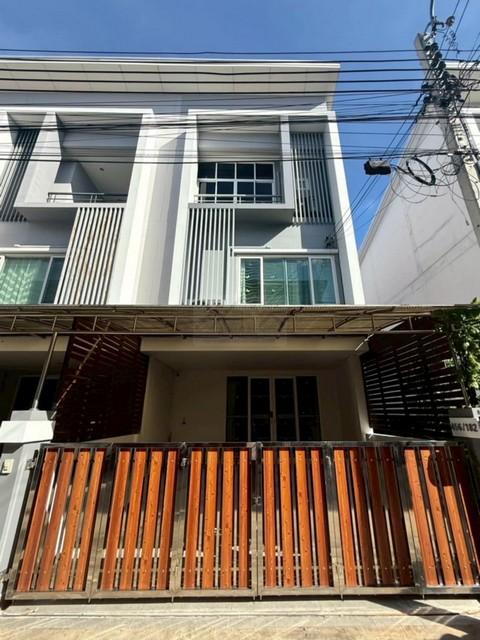 ขายทาว์นโฮม 3 ชั้น 170 ตรม. THE EXCLUSIVE วงแหวน-รามอินทรา