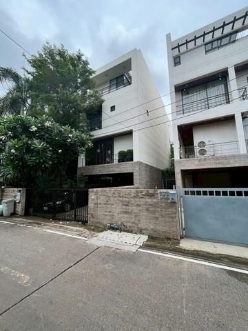 ให้เช่าบ้านเดี่ยว 4 ชั้น 650 ตรม. 4 ห้องนอน ย่านอารีย์ พญาไท ราชค