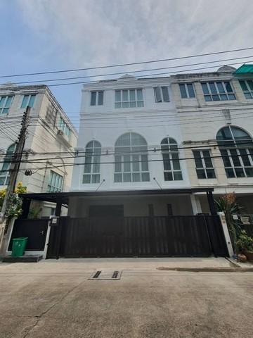 ขายโฮมออฟฟิต 3.5 ชั้น 240 ตรม. หลังมุม ลาดพร้าววังหิน โชคชัย 4
