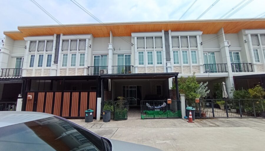 ขายด่วน ทาวน์เฮ้าส์ 2 ชั้น โครงการโกลเด้นท์ทาวน์ แขวงดอกไม้ เขต ป
