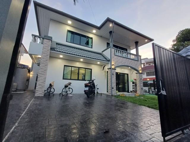 ให้เช่าบ้านเดี่ยว 2 ชั้น หมู่บ้านฐานทอง ถ.เฉลิมพระเกียรติ ร.9 ซอย