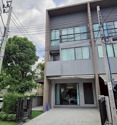 ให้เช่าทาวน์โฮม 3 ชั้น 25.6 ตรว.บ้านกลางเมือง พระราม 9-กรุงเทพกรี