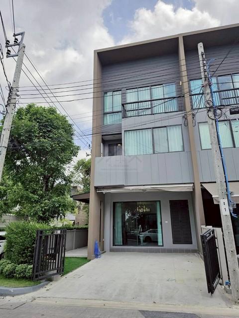 ให้เช่าทาวน์โฮม 3 ชั้น 25.6 ตรว.บ้านกลางเมือง พระราม 9-กรุงเทพกรี
