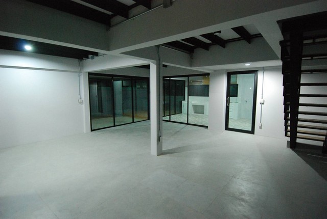 ให้เช่าบ้านเดี่ยว2ชั้นหมู่บ้าน ต.รวมโชค โชคชัย4ใกล้MRTโชคชัย4