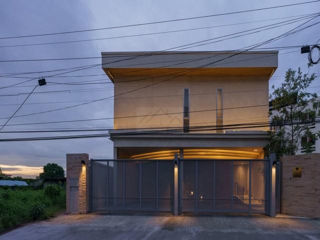 ขายบ้านเดี่ยว 2 ชั้น 125 ตรว. พร้อมสระว่ายน้ำระบบน้ำเกลือ ถนนสิริ