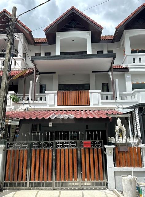 ให้เช่าทาวน์โฮม 3 ชั้น 25 ตรว. ซอยลาดพร้าว 101 เฟอร์นิเจอร์ครบ