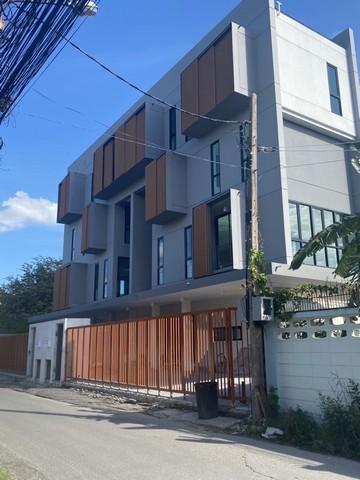 ให้เช่าโฮมออฟฟิศ3.5ชั้นย่านรัชดาลาดพร้าวโชคชัย4 ใกล้MRTลาดพร้าว