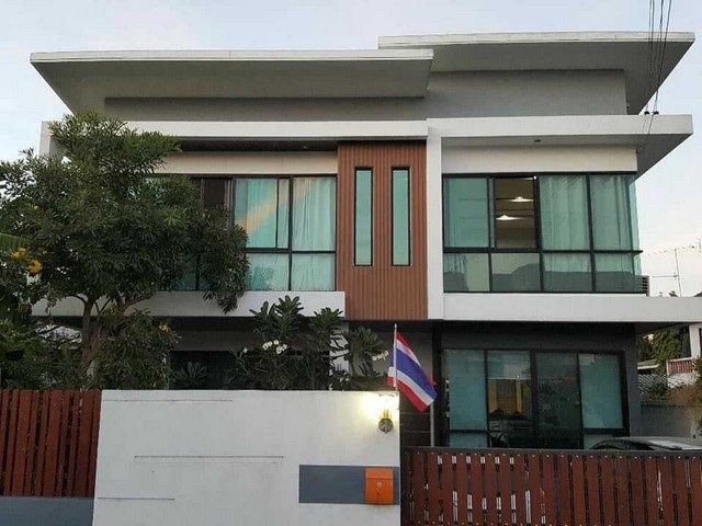 ให้เช่าบ้านเดี่ยว 2 ชั้น 98 ตรว.ย่านโชคชัย4 ลาดพร้าว พร้อมเฟอร์นิ