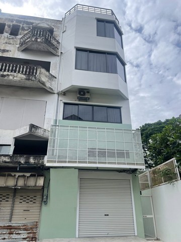 4 ชั้น 250 ตร.ม 3 ห้องนอน 3.5 ห้องน้ำ ทำเลพระราม 9 ซอย 13