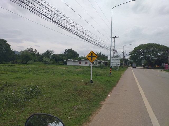ขายบ้านพร้อมทิ่ดินติดถนน ต.พุสวรรค์ แก่งกระจาน จ.เพชรบุรี 1-0-96