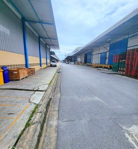 สนามบินสุวรรณภูมิ 2.5กม. ร่มเกล้า ให้เช่าโกดัง 2ชั้น 800ตร.ม.