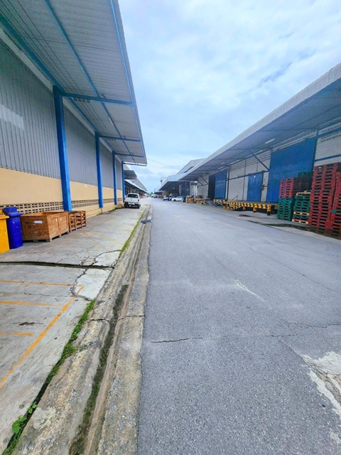 สนามบินสุวรรณภูมิ 2.5กม. ร่มเกล้า ให้เช่าโกดัง 2ชั้น 800ตร.ม.