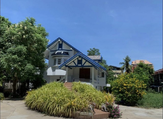 ให้เช่าบ้านเดี่ยว บ้านต่างระดับ 4 ชั้น ซ.เจริญรัถ 30