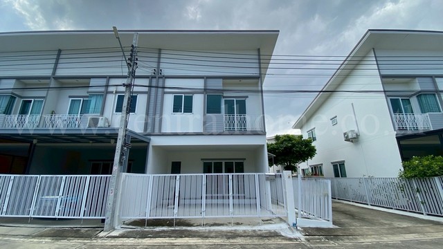 ทาวน์เฮ้าส์ เดอะ มิราเคิล เพชรเกษม 63 โครงการ 3 บ้านมือหนึ่ง