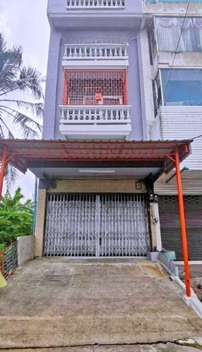 หลังมุม 24 ตร.ว ร่มเกล้า ARLลาดกระบัง 749ม.ให้เช่าอาคาร 4.5 ชั้น