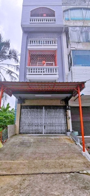 หลังมุม 24 ตร.ว ร่มเกล้า ARLลาดกระบัง 749ม.ให้เช่าอาคาร 4.5 ชั้น