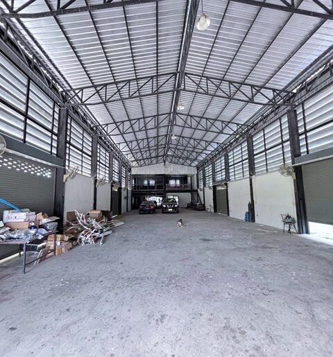 สุขุมวิท นิคมระยอง 4.3 กม.ขาย-เช่าโกดังพร้อมออฟฟิศ 2 ชั้น 500 ตร.