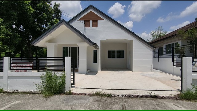 บ้านสวยสไตล์มินิมอล ทำเลดี เดินทางสะดวก ใกล้เมืองเชียงใหม่