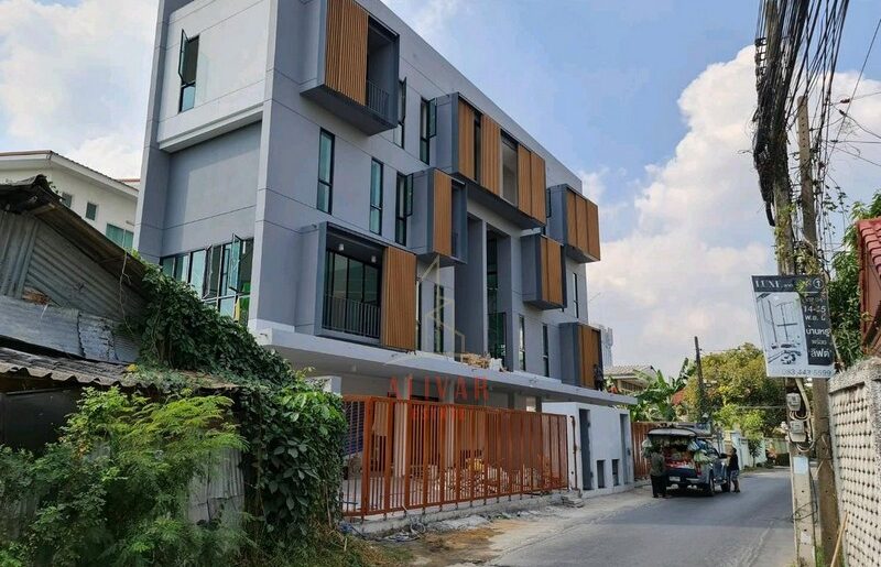 ให้เช่า Home office 4ชั้น ตกแต่งใหม่ ซอยรัชดา 32 ใกล้ MRT