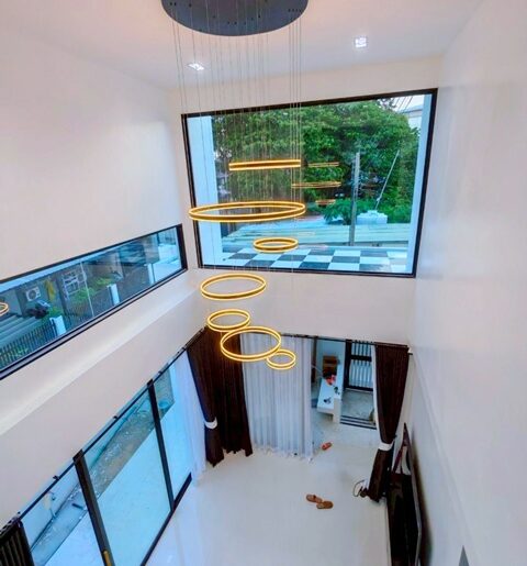 SISB ศรี บิวท์อินครบ 5นอน ให้เช่าบ้านหรู 3 ชั้น หลังมุม 42ตร.วา.