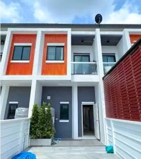 บ้านใหม่ รร.นางรอง 1.5 กม. ให้เช่าอาคารพาณิชย์ 2 ชั้น 29 ตร.วา.