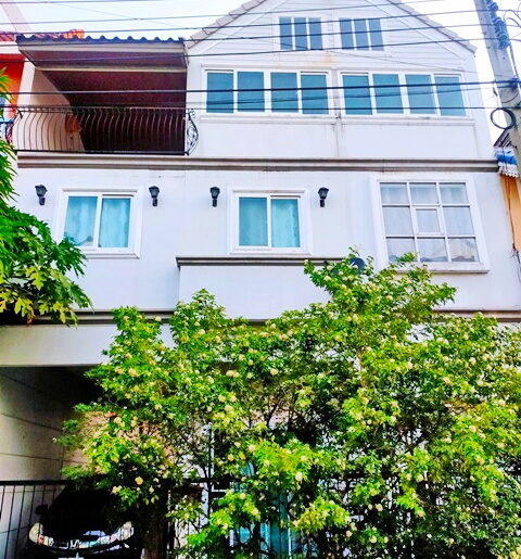 MRT เมืองทองธานี 2.7 กม. ให้เช่าทาวน์โฮมสไตร์ยุโรป 3 ชั้น 3 น้ำ