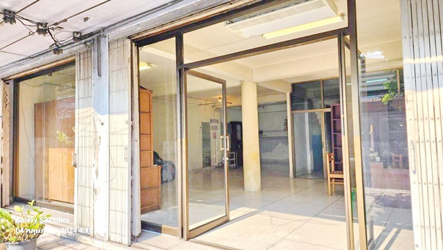 สุขุมวิท อาคาร 3คูหา 4ชั้น ทองหล่อ BTSเอกมัย 349ม. 7-11 Hostel 1