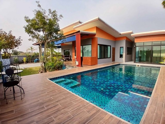 ขายบ้านพักตากอากาศ Pool Villa พร้อมสระว่ายน้ำส่วนตัว ลำพูน