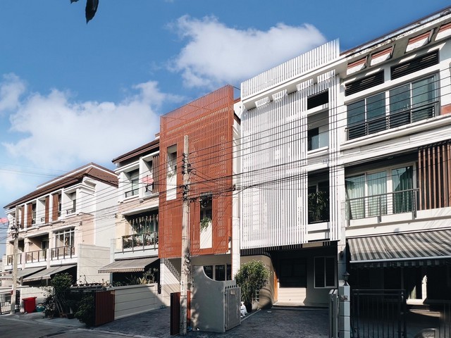 ขายTownhome 3 ชั้น Mono Haus เลียบด่วนรามอินทรา