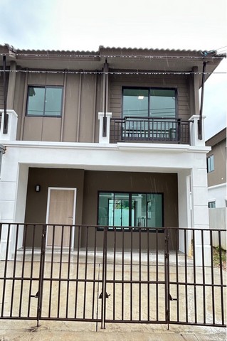 บ้านใหม่ให้เช่า 2 ชั้น สไตล์โมเดิร์นล้านนา เมืองเชียงใหม่ ใกล้สนา